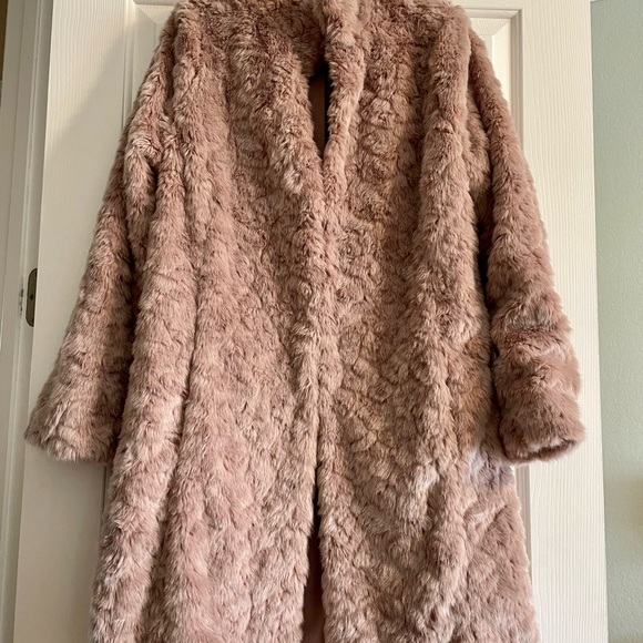 Cabi CONTESSA COAT  XL Pink Faux  Fur Coat  Limited Edition. EUC - Picture 13 of 13